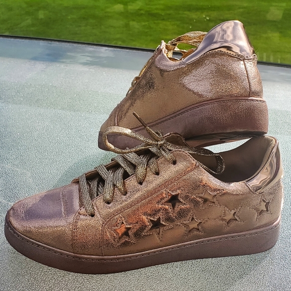 Women's Metallic Rose Gold sneakers - Picture 4 of 4